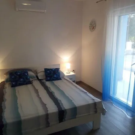 A Place For 2 In Apartment Korcula Town